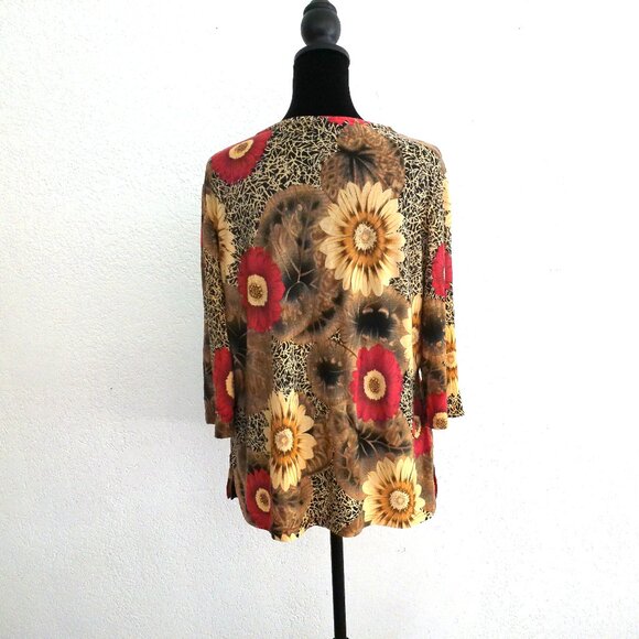 Red/brown floral 3/4 sleeves shirt, with little studs design - Picture 5 of 6